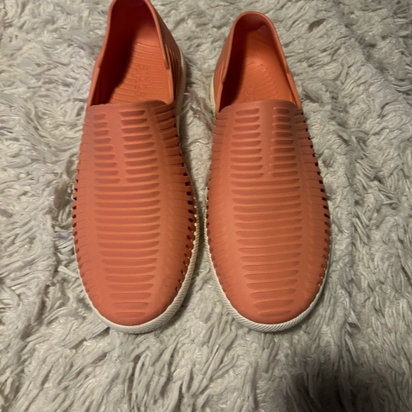 People footwear vegan approved men size 9 coral 👠WN - Picture 2 of 4